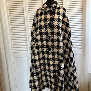 Vintage Houndstooth Spectacular Cape